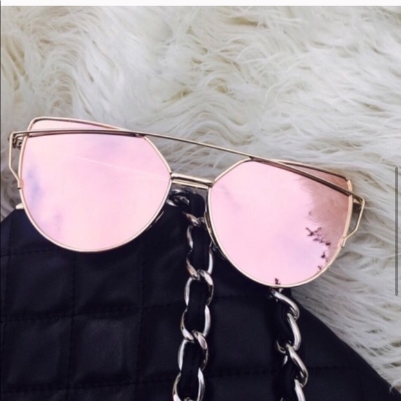 Rose Gold Mirrored Sunglasses - Picture 4 of 7